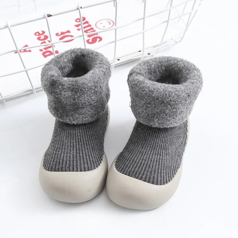 Halkfria och varma babysockor – Bekväma och säkra för små fötter