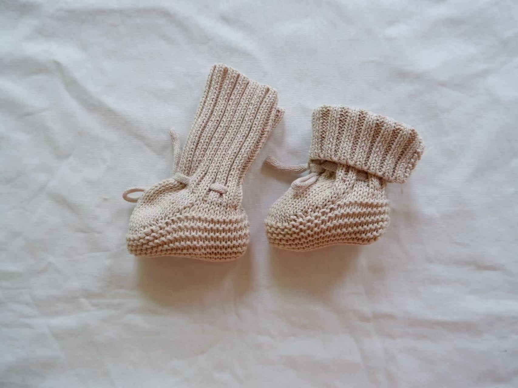Stickade babytofflor i bomull – varma och bekväma för vinterbruk