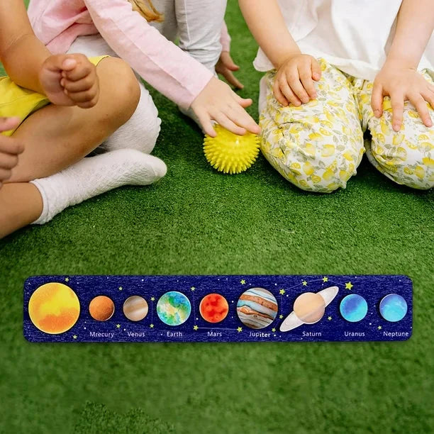 Rymdpussel i trä för barn – Pedagogiskt solsystemspussel inspirerat av Montessori