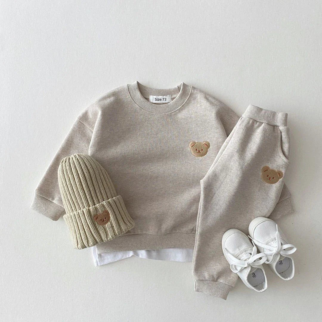 Träningsoverall med björnmotiv för småbarn – Bekväm och stilfull 3-delad outfit