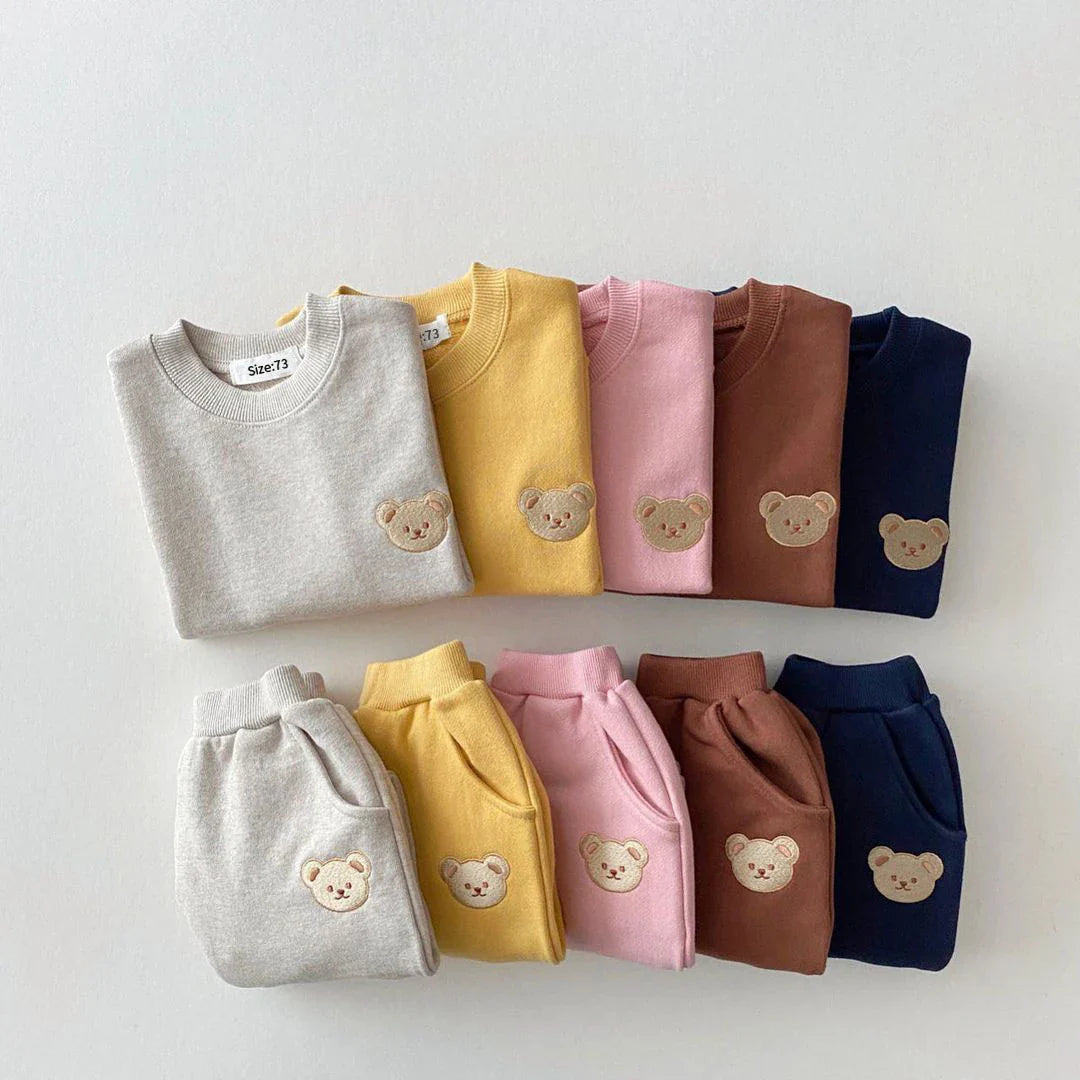 Träningsoverall med björnmotiv för småbarn – Bekväm och stilfull 3-delad outfit