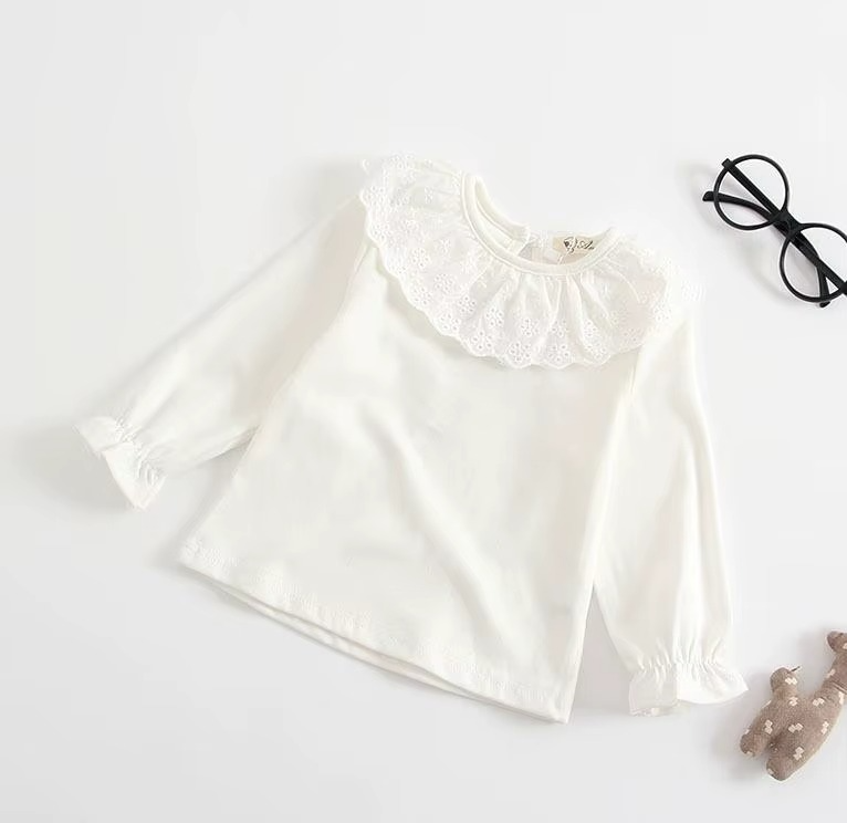 Stickad babybody – Mjuk och bekväm för sommardagar