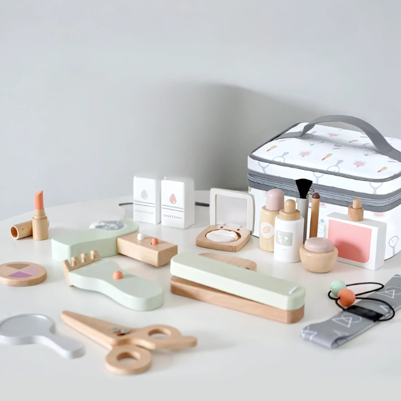 Trä smink- och frisörset för barn – Hållbart make-up och hårsalong leksakset