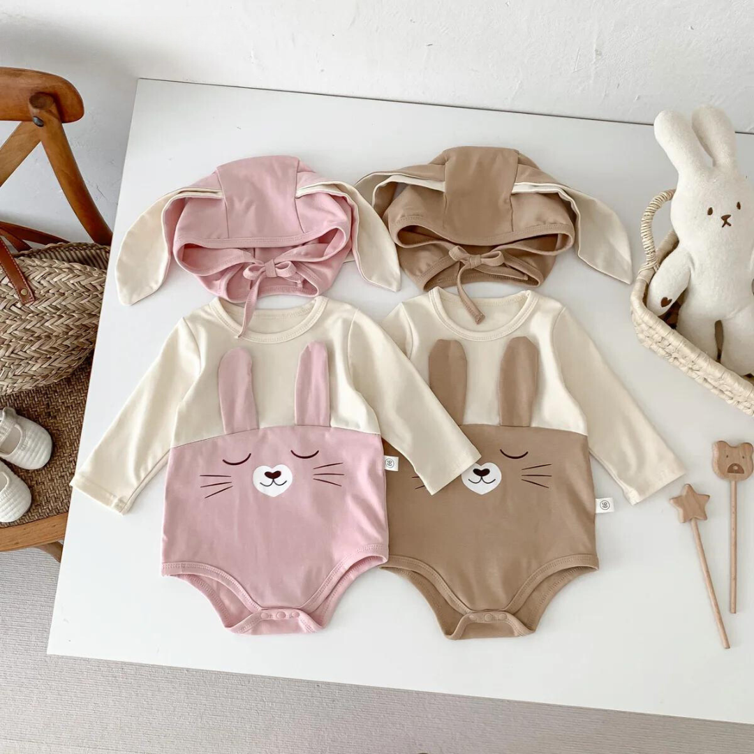 Bekväm bomulls-babysuit med mössa