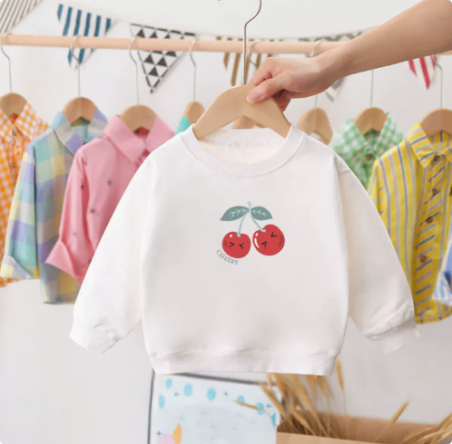 Stickad körsbärströja för barn – Söt och bekväm design