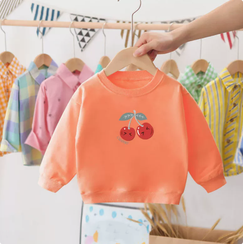 Stickad körsbärströja för barn – Söt och bekväm design