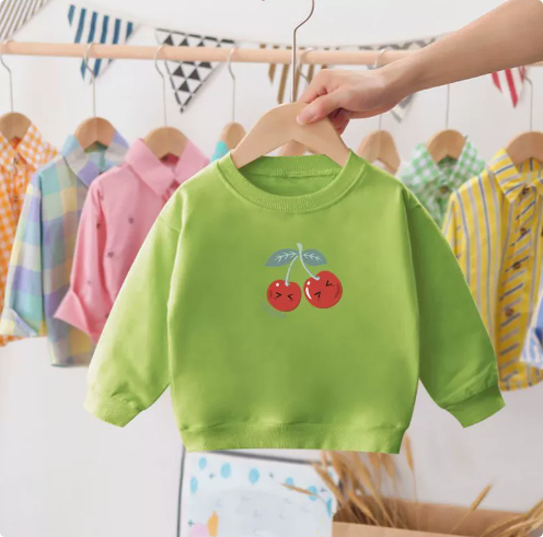 Stickad körsbärströja för barn – Söt och bekväm design
