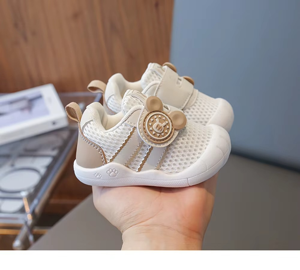 Träningsskor för småbarn – trendiga och andningsbara sneakers för första steg