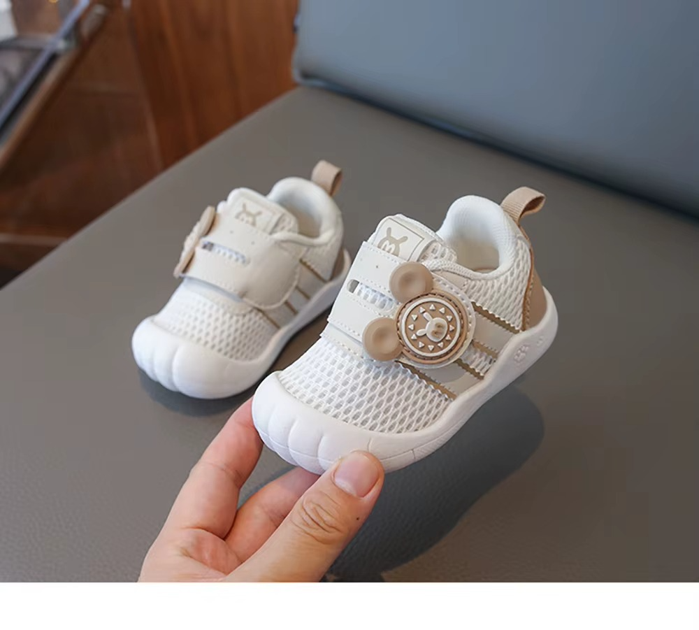 Träningsskor för småbarn – trendiga och andningsbara sneakers för första steg