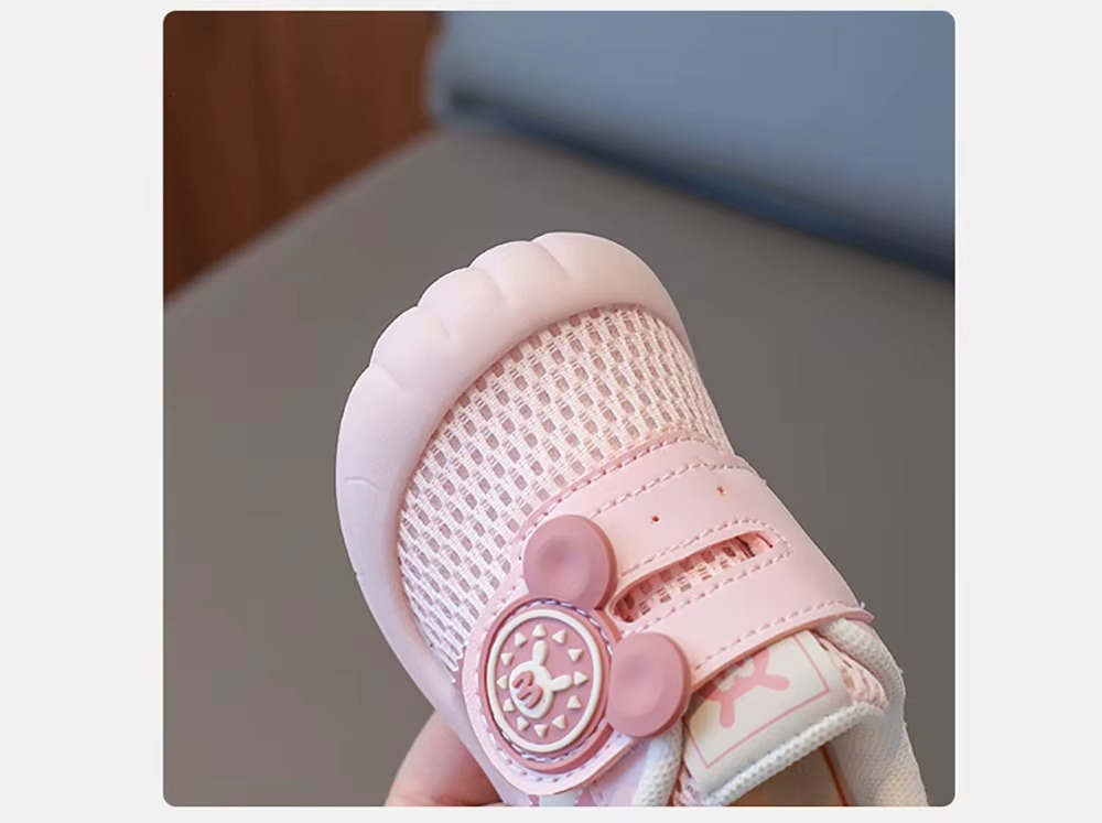 Träningsskor för småbarn – trendiga och andningsbara sneakers för första steg