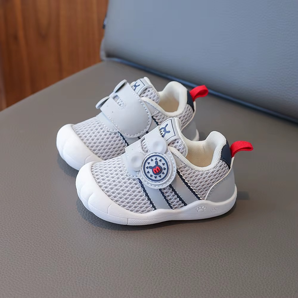 Träningsskor för småbarn – trendiga och andningsbara sneakers för första steg