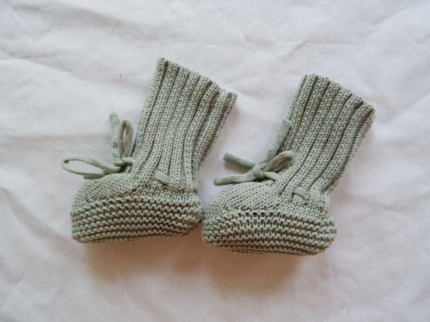 Stickade babytofflor i bomull – varma och bekväma för vinterbruk