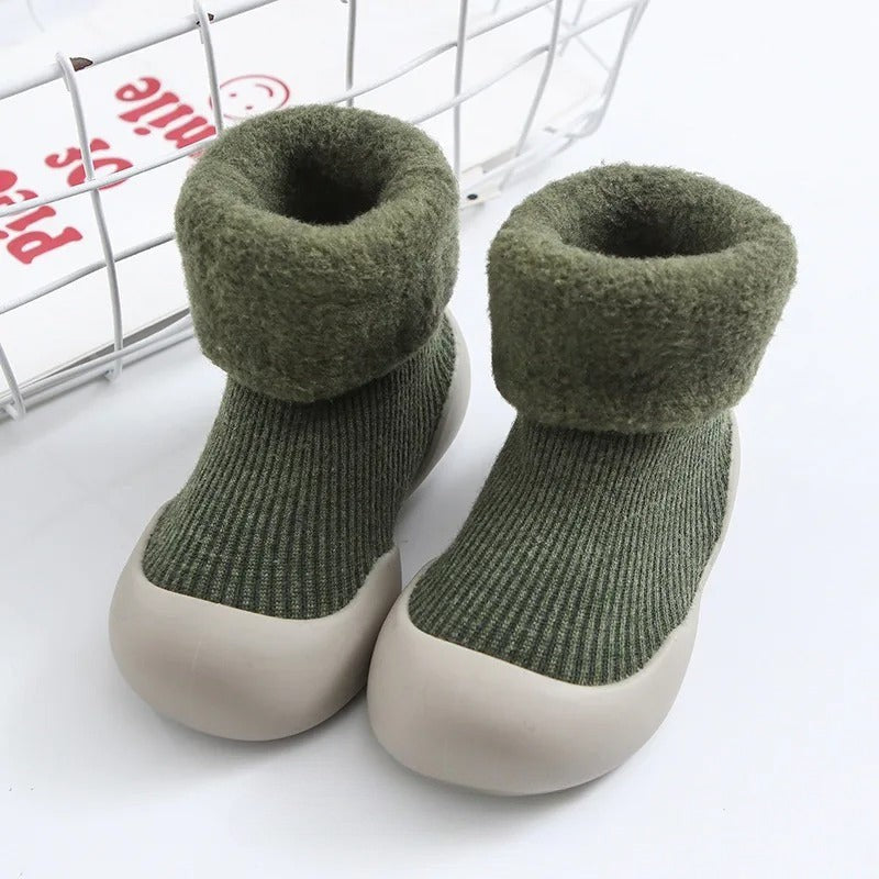 Halkfria och varma babysockor – Bekväma och säkra för små fötter
