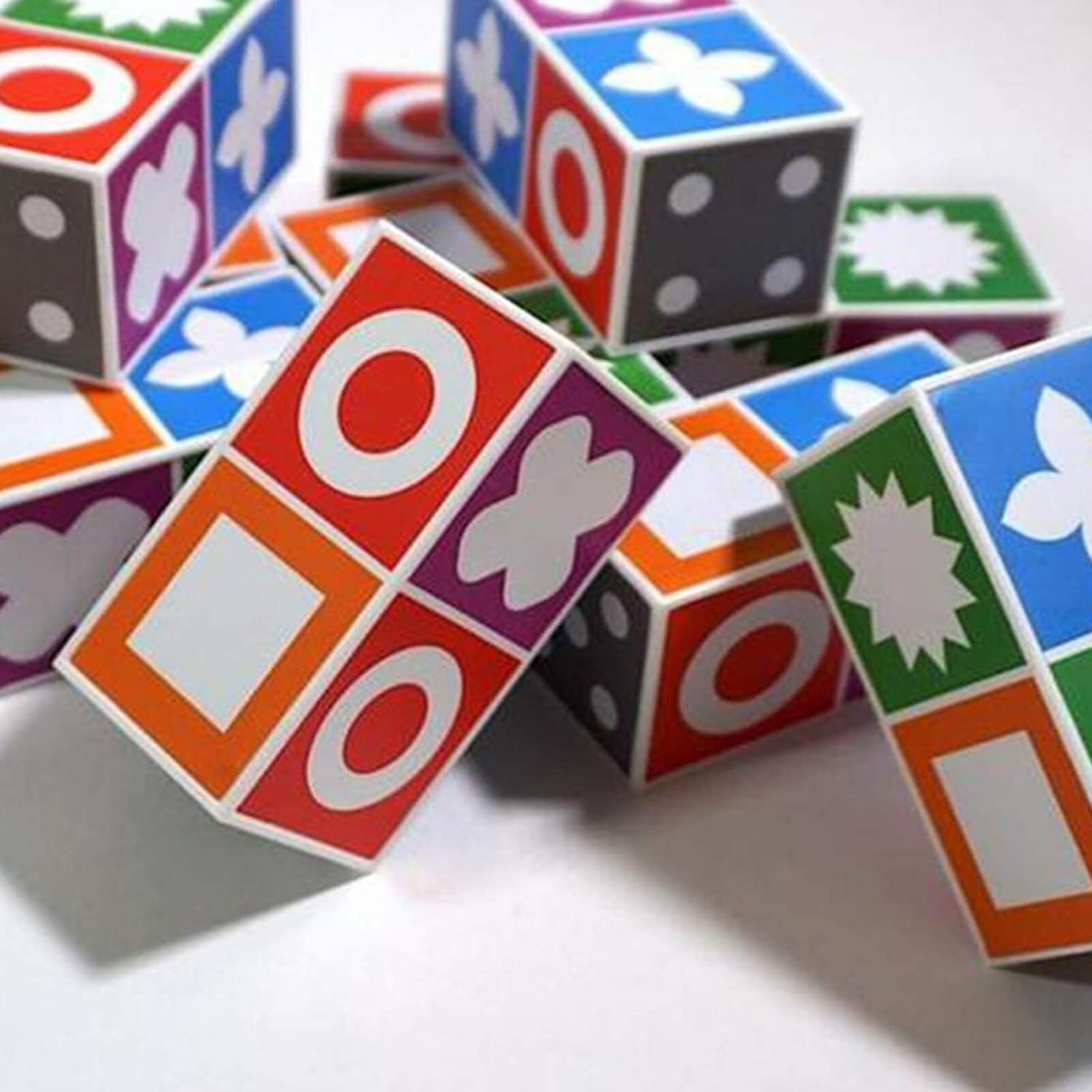 Kombinationspussel för barn – pedagogiskt spel som utvecklar logiskt tänkande