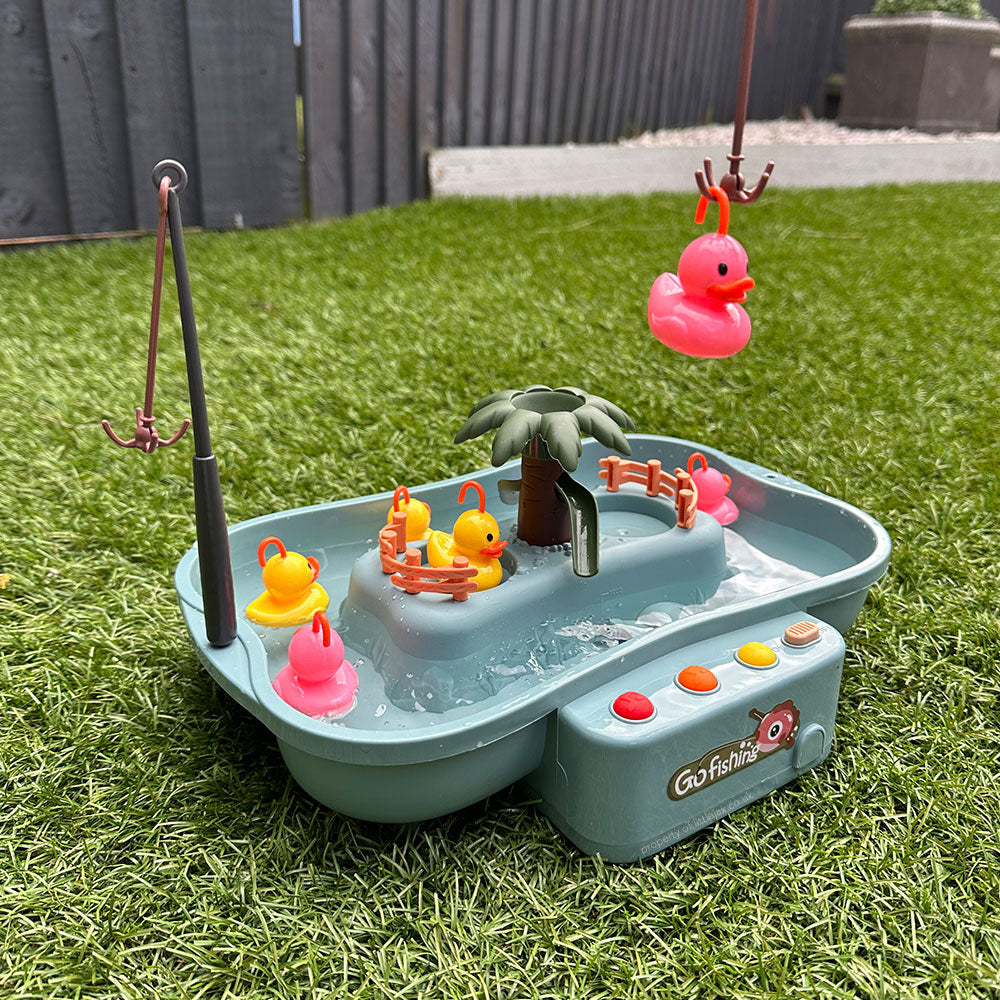 Ankspel för barn – Fångst- och fisklek med vatten för motorik och koordination
