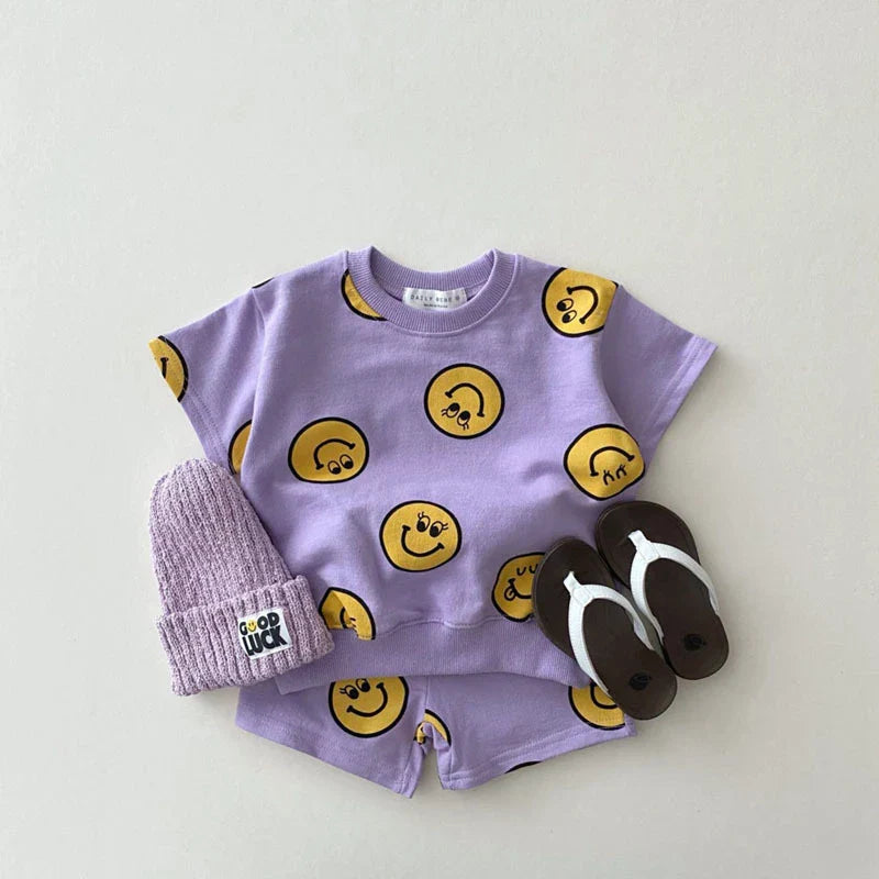 Smiley-outfit för barn – Stilrent och bekvämt set med t-shirt och byxor
