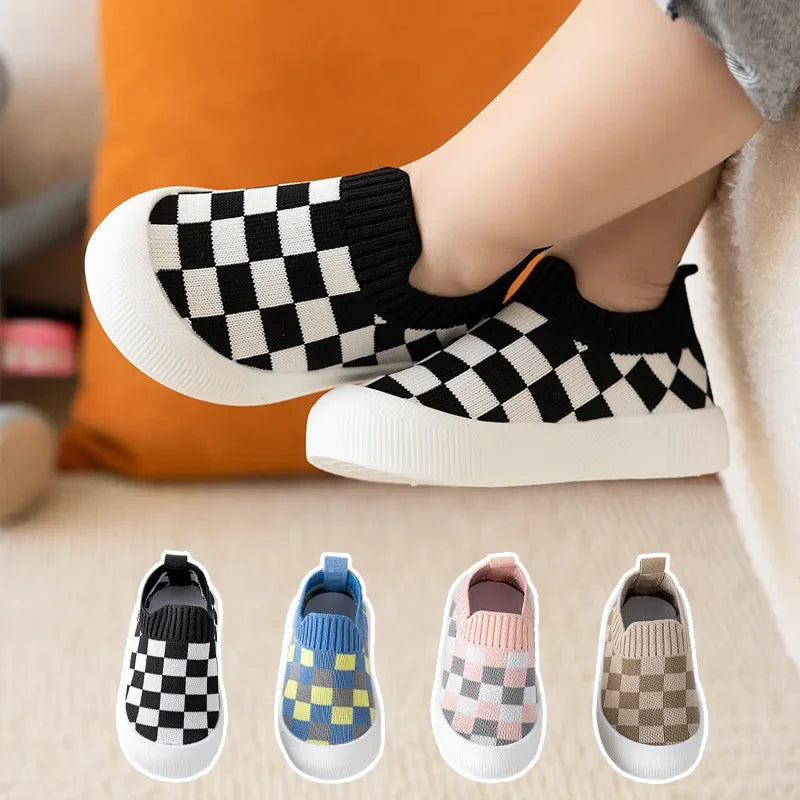 Slip-on barnskor med blockmönster