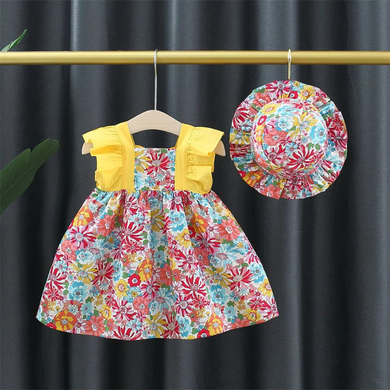 Flickklänning med hatt – Blommig design i mjuk bomull