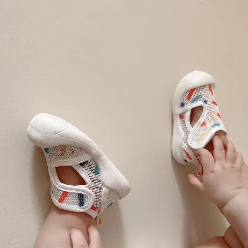 Sandaler för barn – enkla att ta på och av