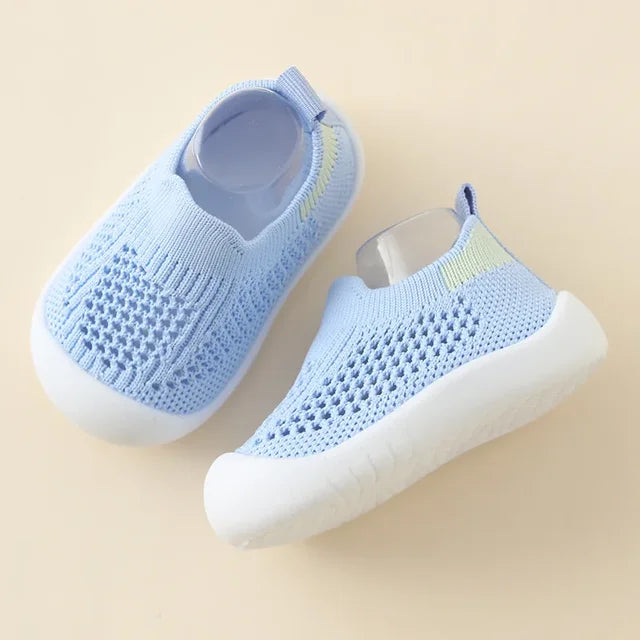 Barnsneakers med halksäker sula – bekväma och andningsbara skor för lek
