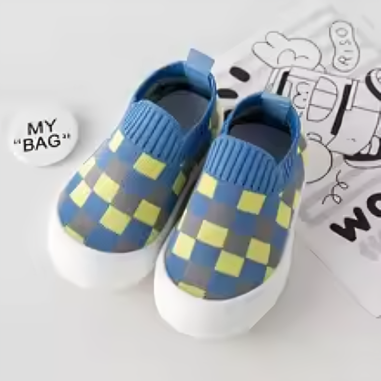 Slip-on barnskor med blockmönster