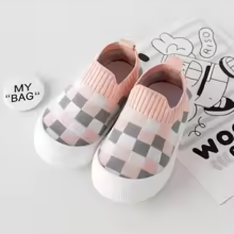 Slip-on barnskor med blockmönster