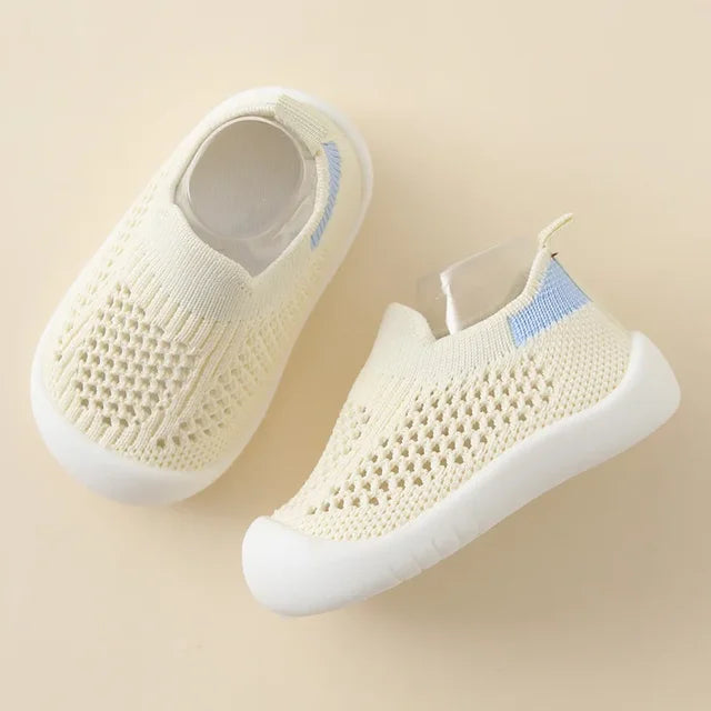 Barnsneakers med halksäker sula – bekväma och andningsbara skor för lek