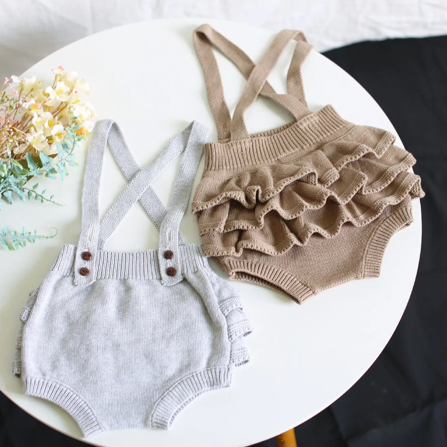 Stickad babybody – Mjuk och bekväm för sommardagar