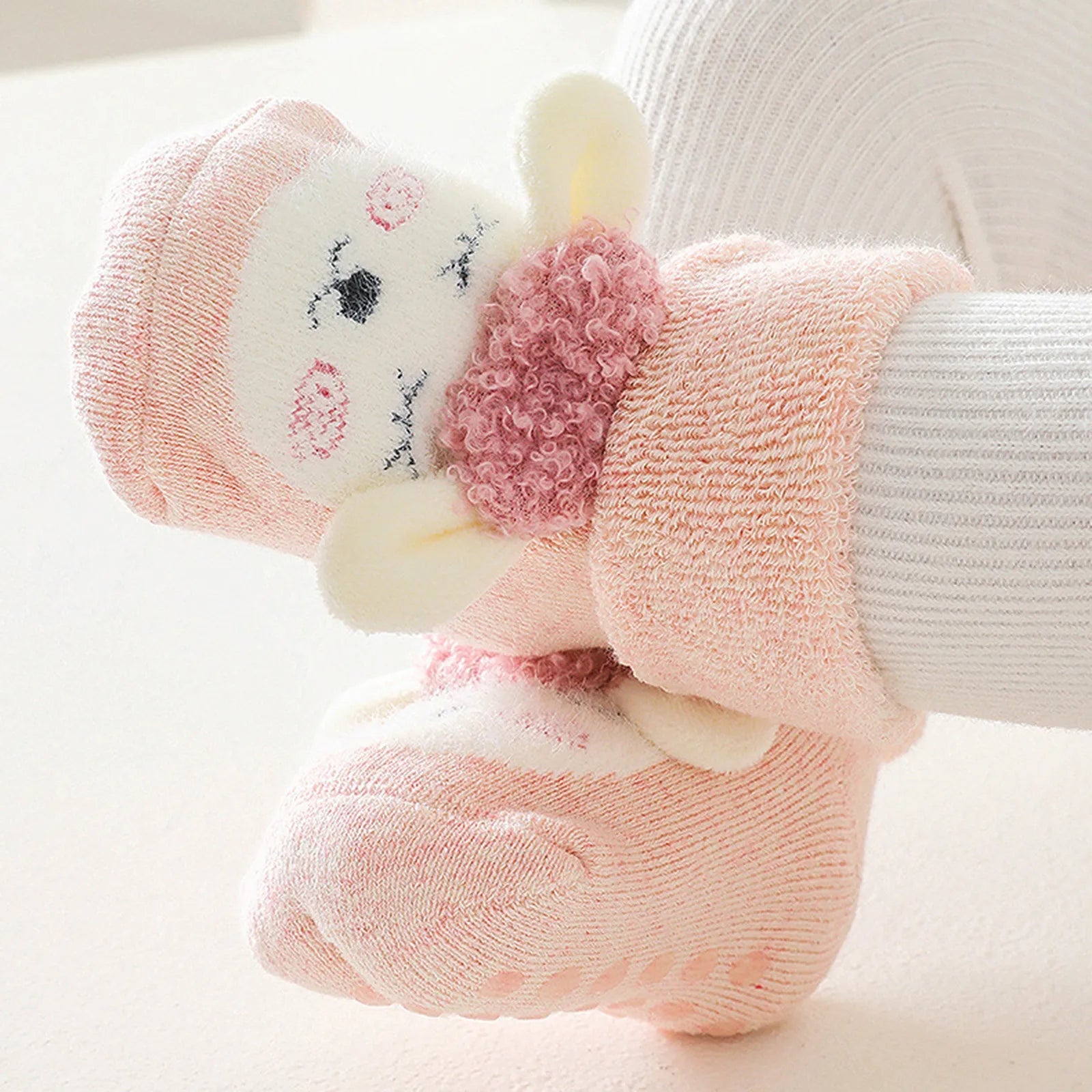 Halkfria och varma babysockor – Bekväma och säkra för små fötter