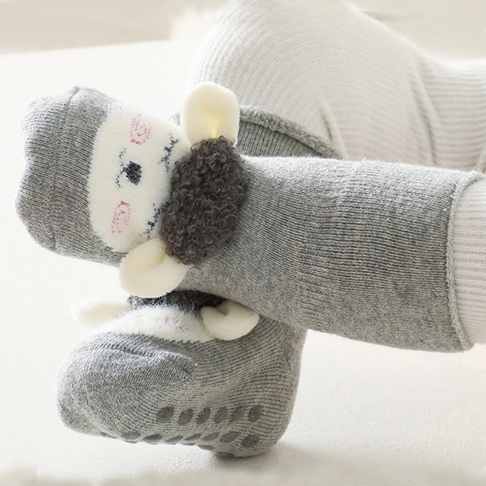 Halkfria och varma babysockor – Bekväma och säkra för små fötter