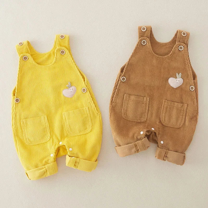 Ribbad trädgårdsdräkt för barn – enkel och bekväm vardagsoutfit