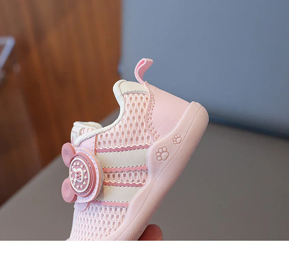 Träningsskor för småbarn – trendiga och andningsbara sneakers för första steg