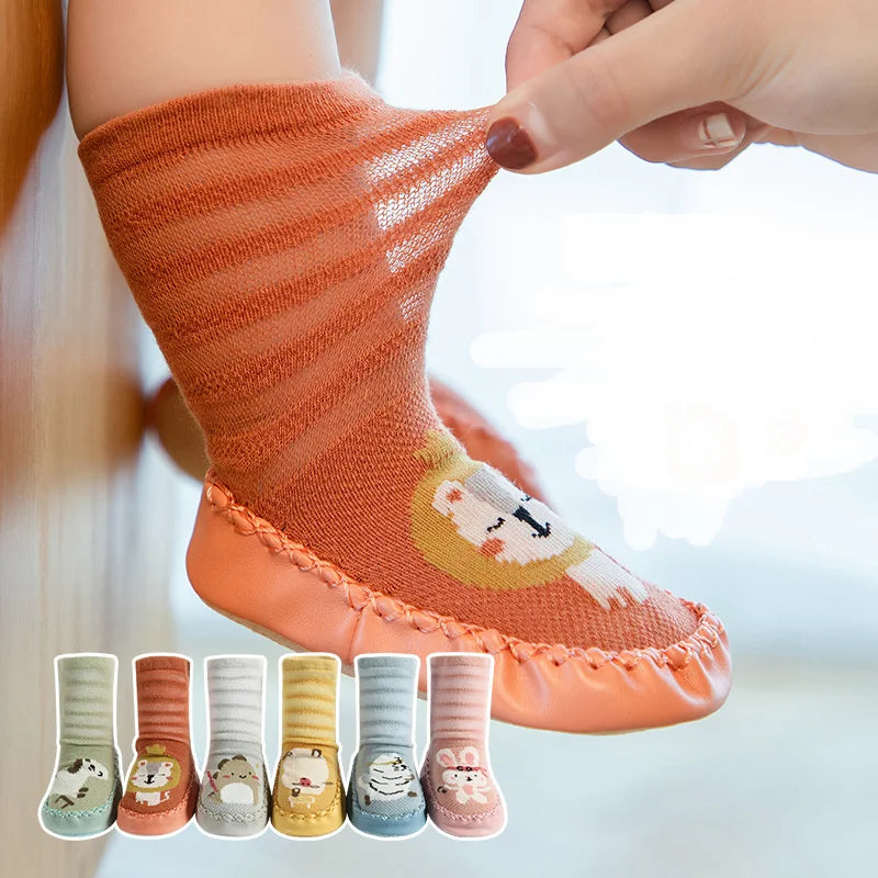 Halkfria babystrumpor med djurmotiv – stilfulla steg