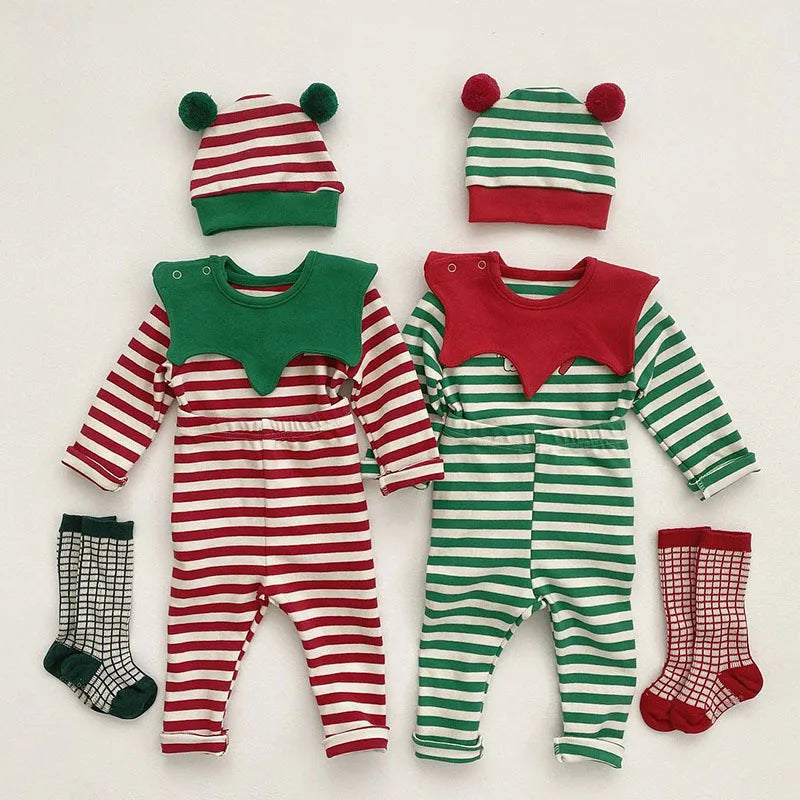 Julpyjamas för bebis – Bekväm och varm med randigt mönster