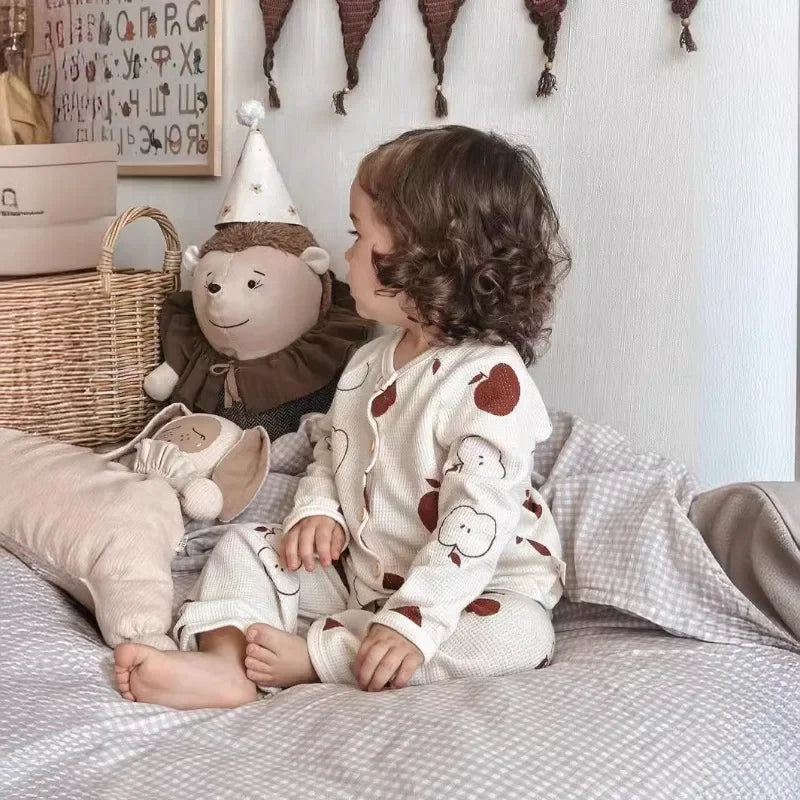 Barnpyjamas i bomull – mjuk, luftig och unisex