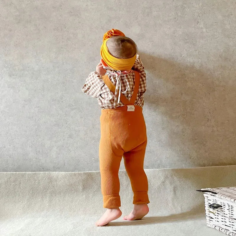 Mjuka barnleggings med hängslen – Sköna och praktiska