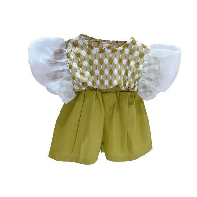 Flickset med puffärmstopp och shorts – trendigt sommarset för skola och lek