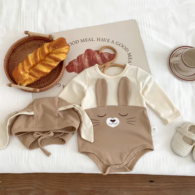 Bekväm bomulls-babysuit med mössa