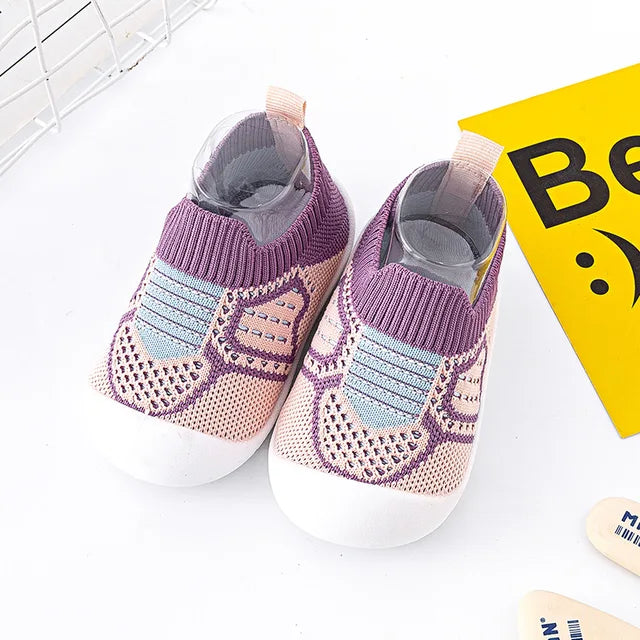 Halkfria babyskor – säkra första steg för små barn