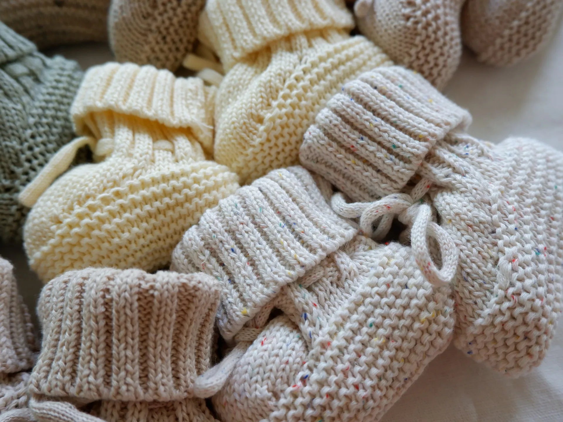 Stickade babytofflor i bomull – varma och bekväma för vinterbruk