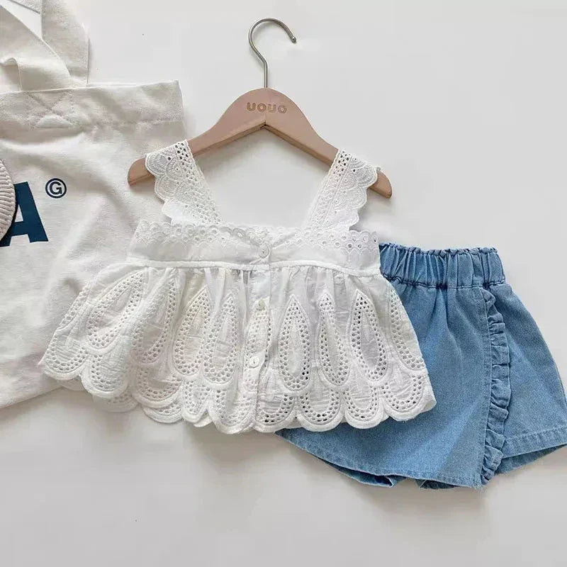Spetsset för flickor – Sommarens eleganta outfit med blus & kjol