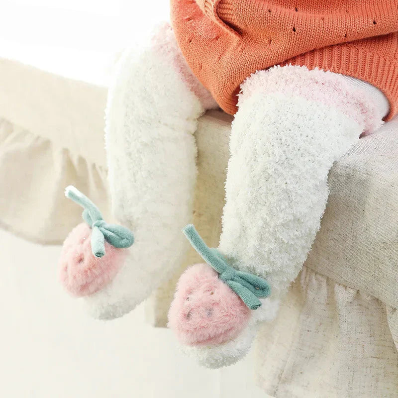 Extra varma långa babystrumpor – Skyddar små fötter mot kyla