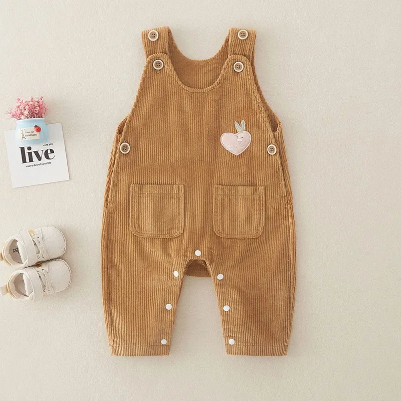 Ribbad trädgårdsdräkt för barn – enkel och bekväm vardagsoutfit