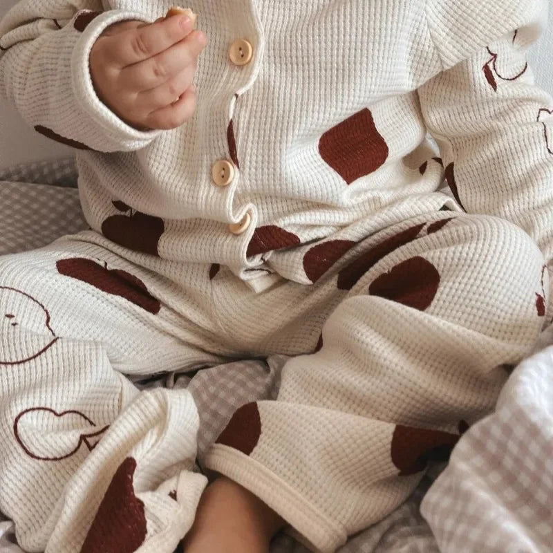 Barnpyjamas i bomull – mjuk, luftig och unisex