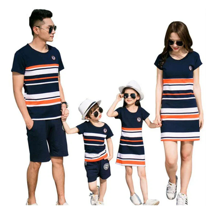 Randigt familjeset – matchande outfits för hela familjen