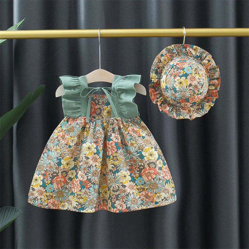 Flickklänning med hatt – Blommig design i mjuk bomull