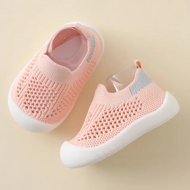 Barnsneakers med halksäker sula – bekväma och andningsbara skor för lek