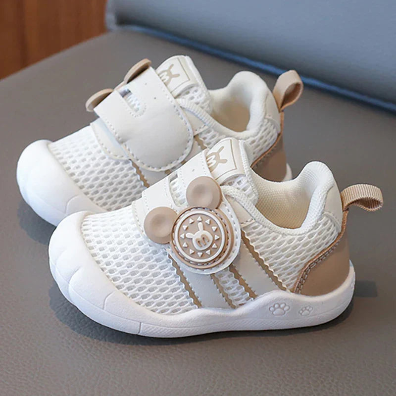 Träningsskor för småbarn – trendiga och andningsbara sneakers för första steg