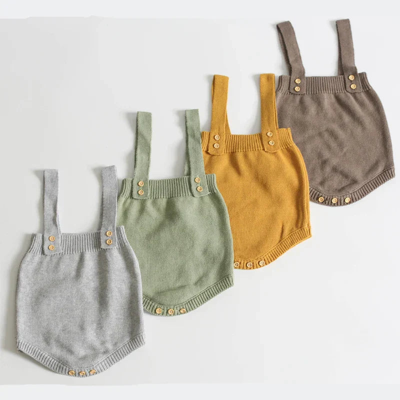 Stickad babybody – Mjuk och bekväm för sommardagar