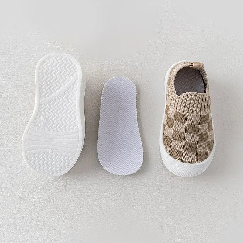 Slip-on barnskor med blockmönster